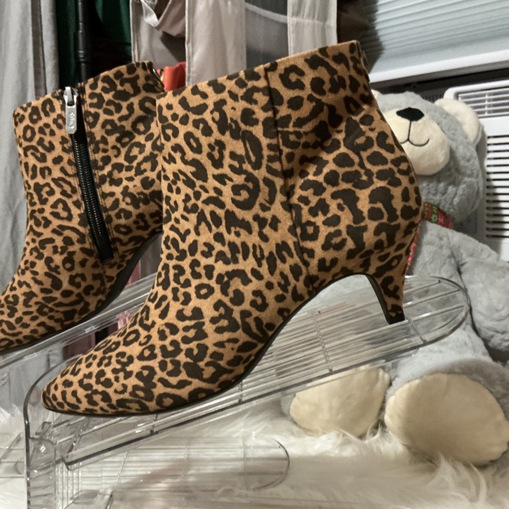 Women’s ankle booties - Picture 3 of 9